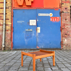 Hocker mit Lederkissen von Hans J. Wegner