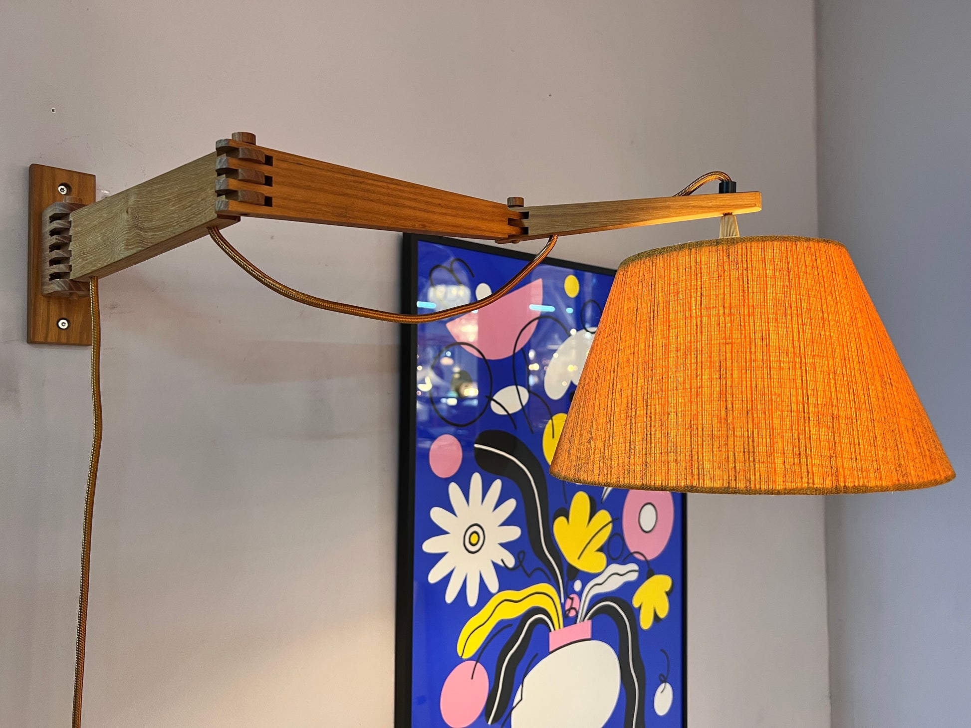 Wandlampe mit Gelenkarm Teak und braun orangenem Schirm