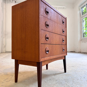 Kommode Teak mit runden Griffmulden aus Dänemark
