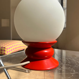 Tischlampe rot Opalglas von Temde
