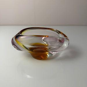Aschenbecher rosa gelb Glas von Josef Rozinek für die Glashütte Nový Bor
