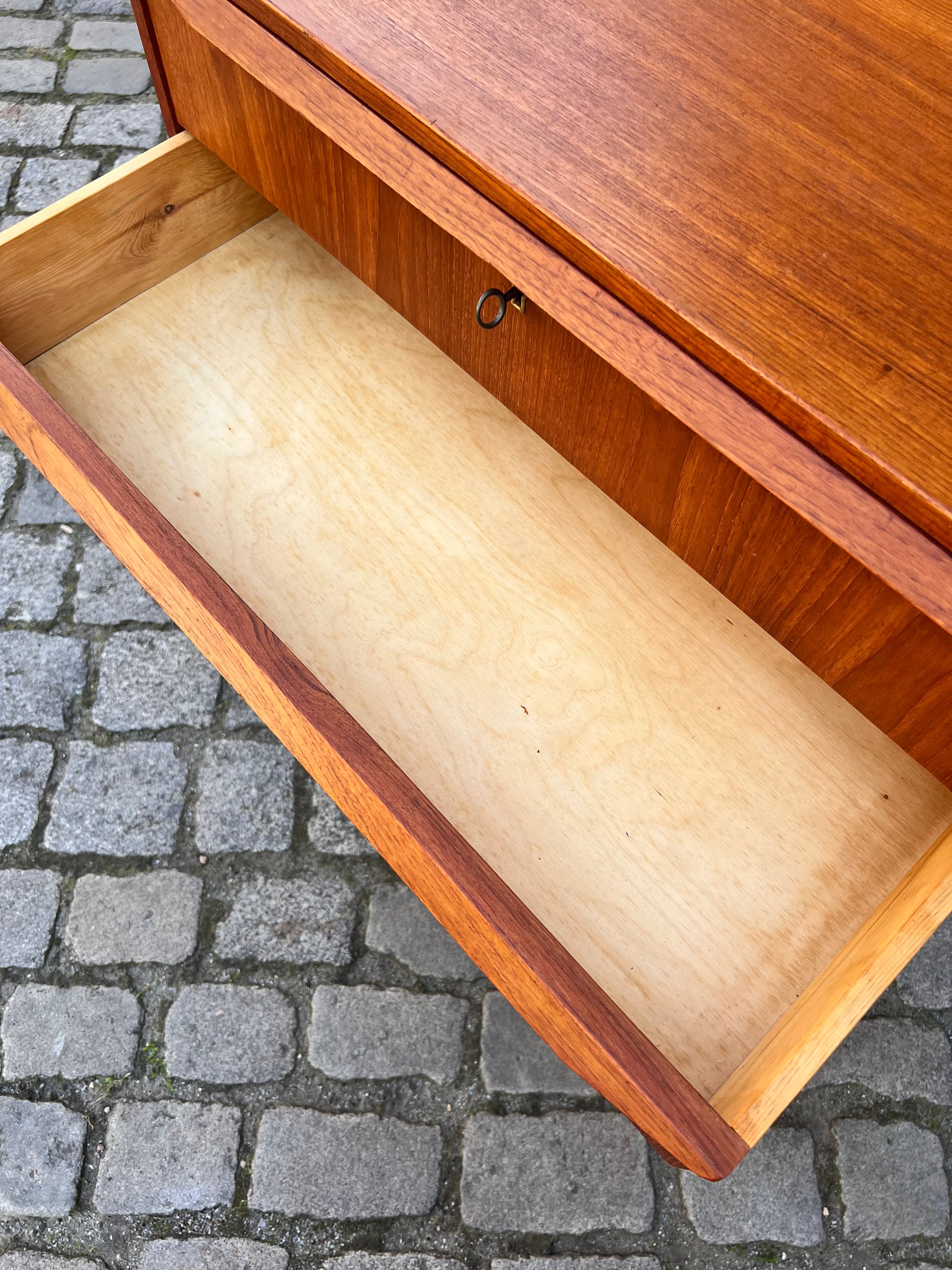 Kommode mit Schloss aus Dänemark