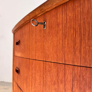 Halbrunde Kommode Teak mit Schloss aus Dänemark