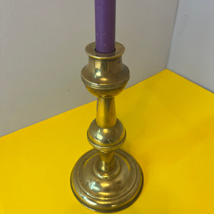 Hoher Kerzenständer aus Messing