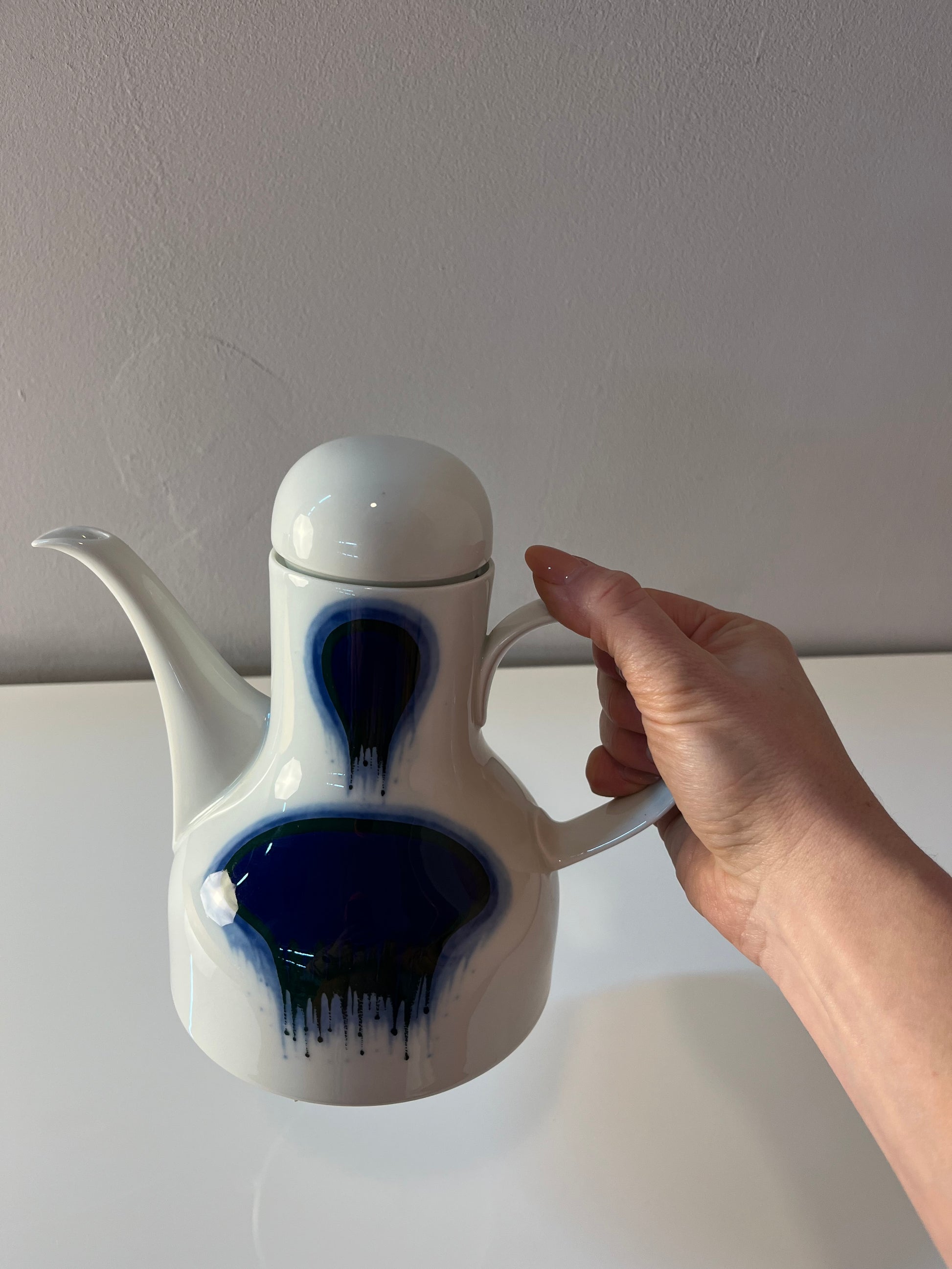 Kaffeekanne klein Form F Pop Art blau weiß von Fürstenberg