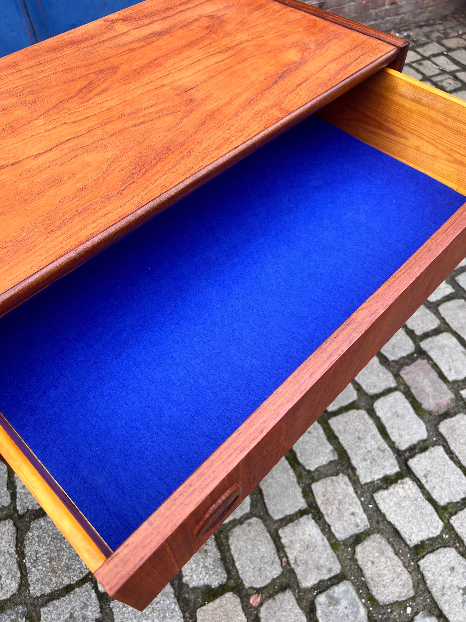 Kommode Teak mit runden Griffen