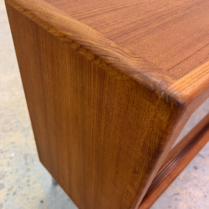 Sideboard Vitrine Teak mit Chromfüßen von Dyrlund