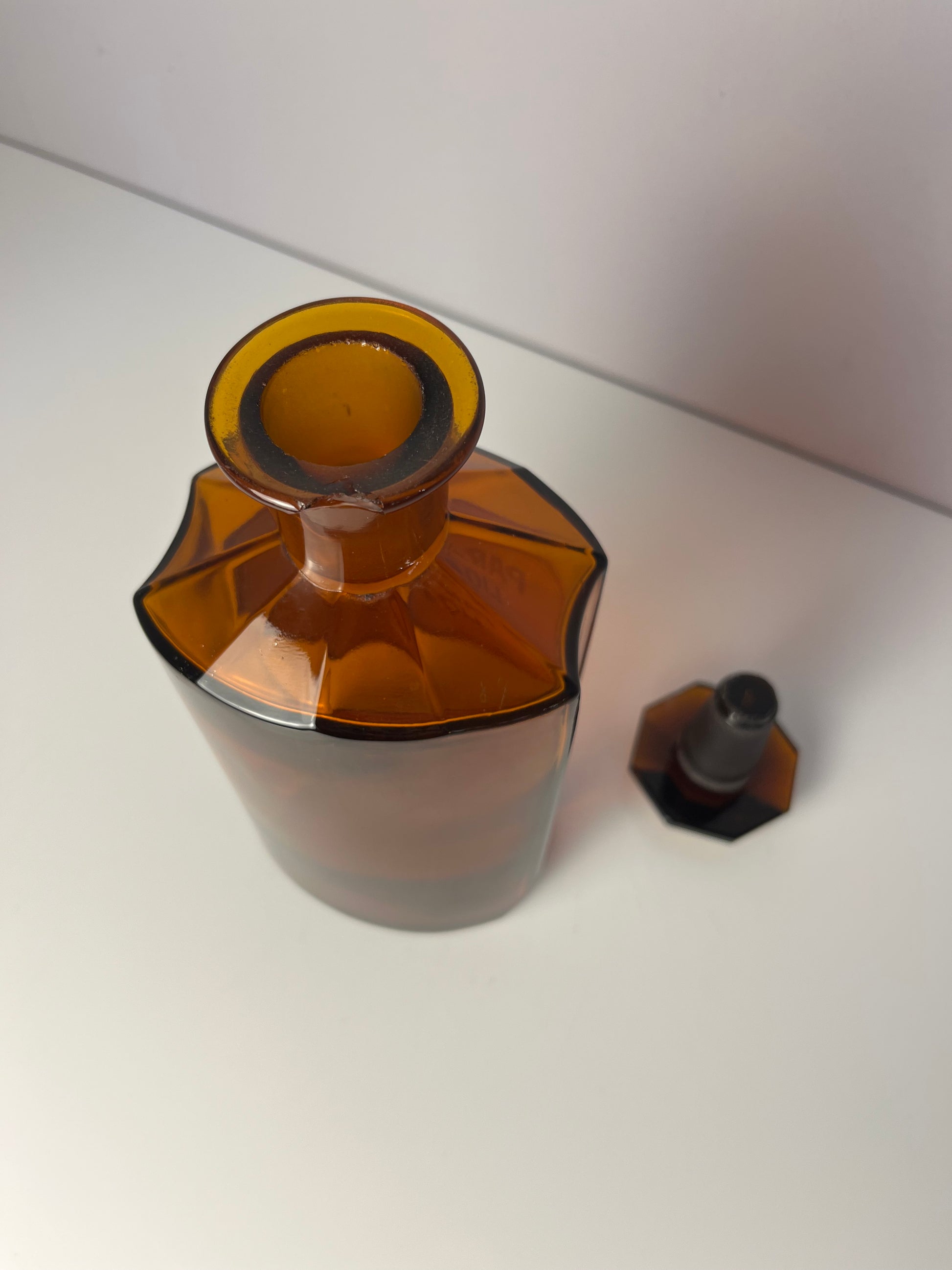 Apothekerglas Paraffin Liquid. braun