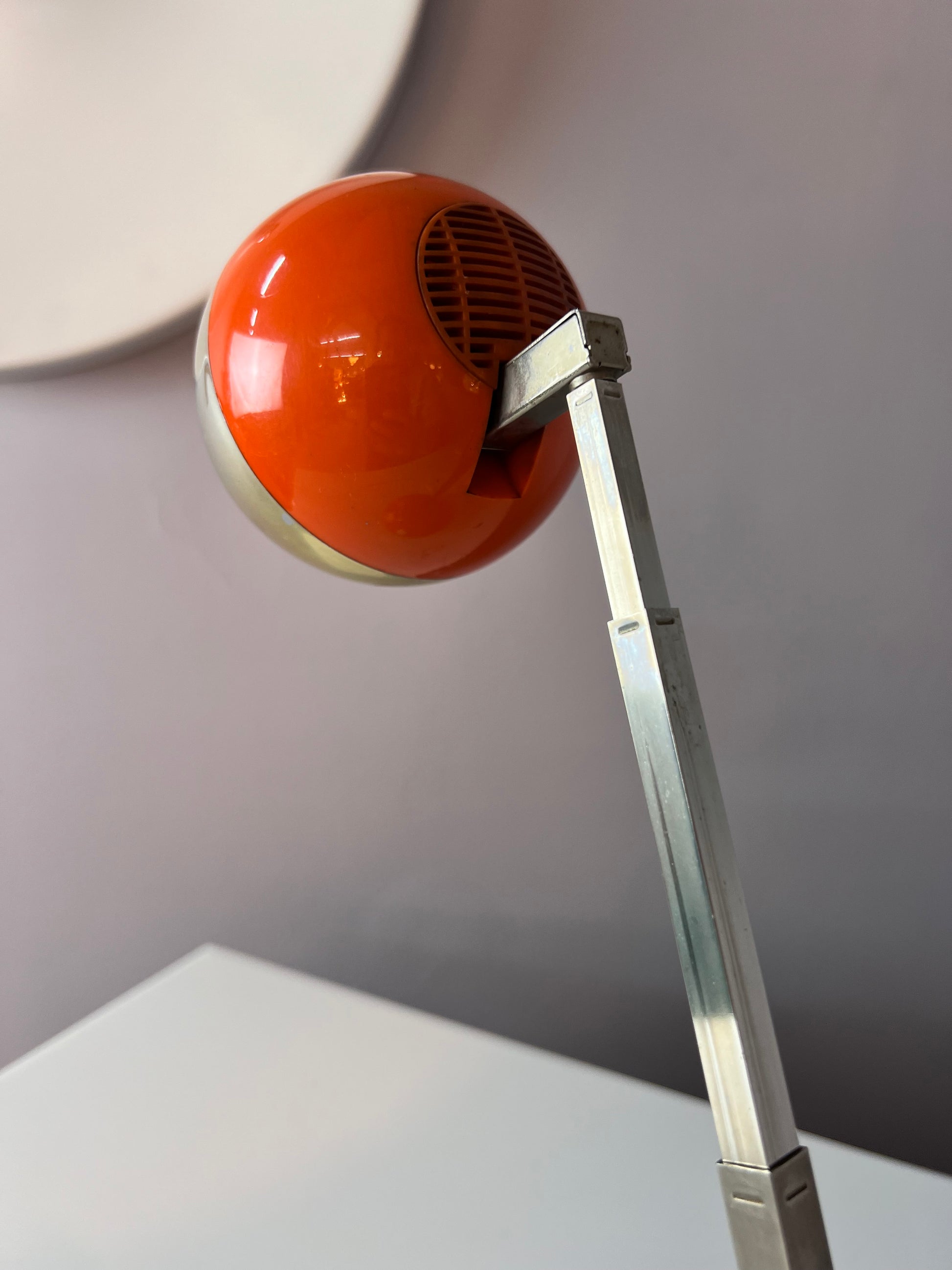 Schreibtischlampe orange mit Teleskoparm von Eichhoff Werke