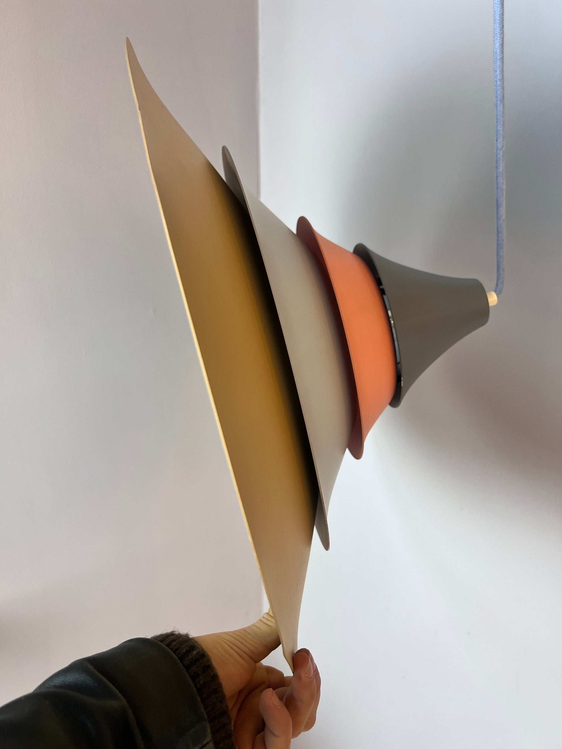 Lamellenlampe neu lackiert pastell-peach Pagode
