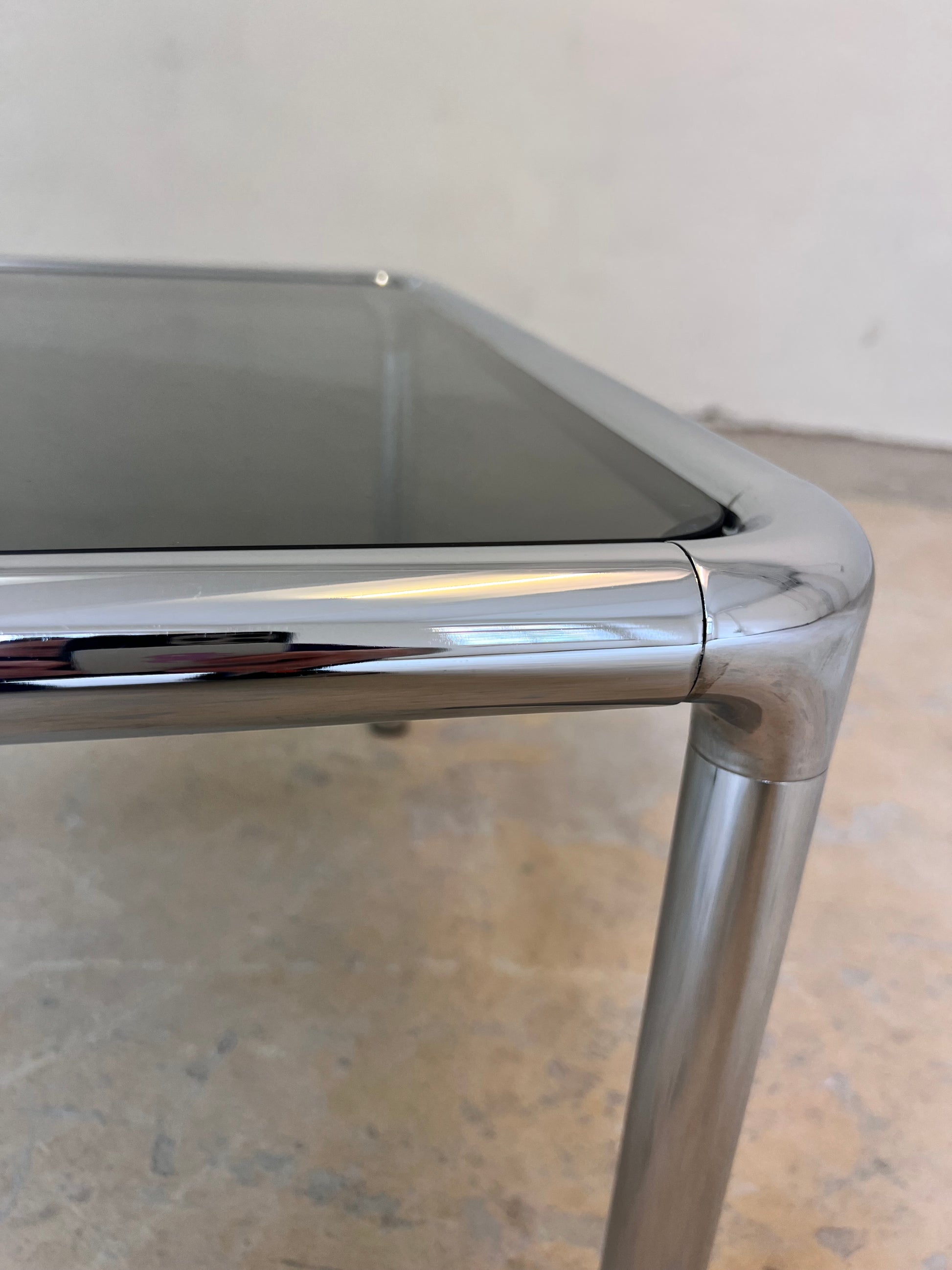 Couchtisch Chrom Rauchglas ETIENNE FERMIGIER