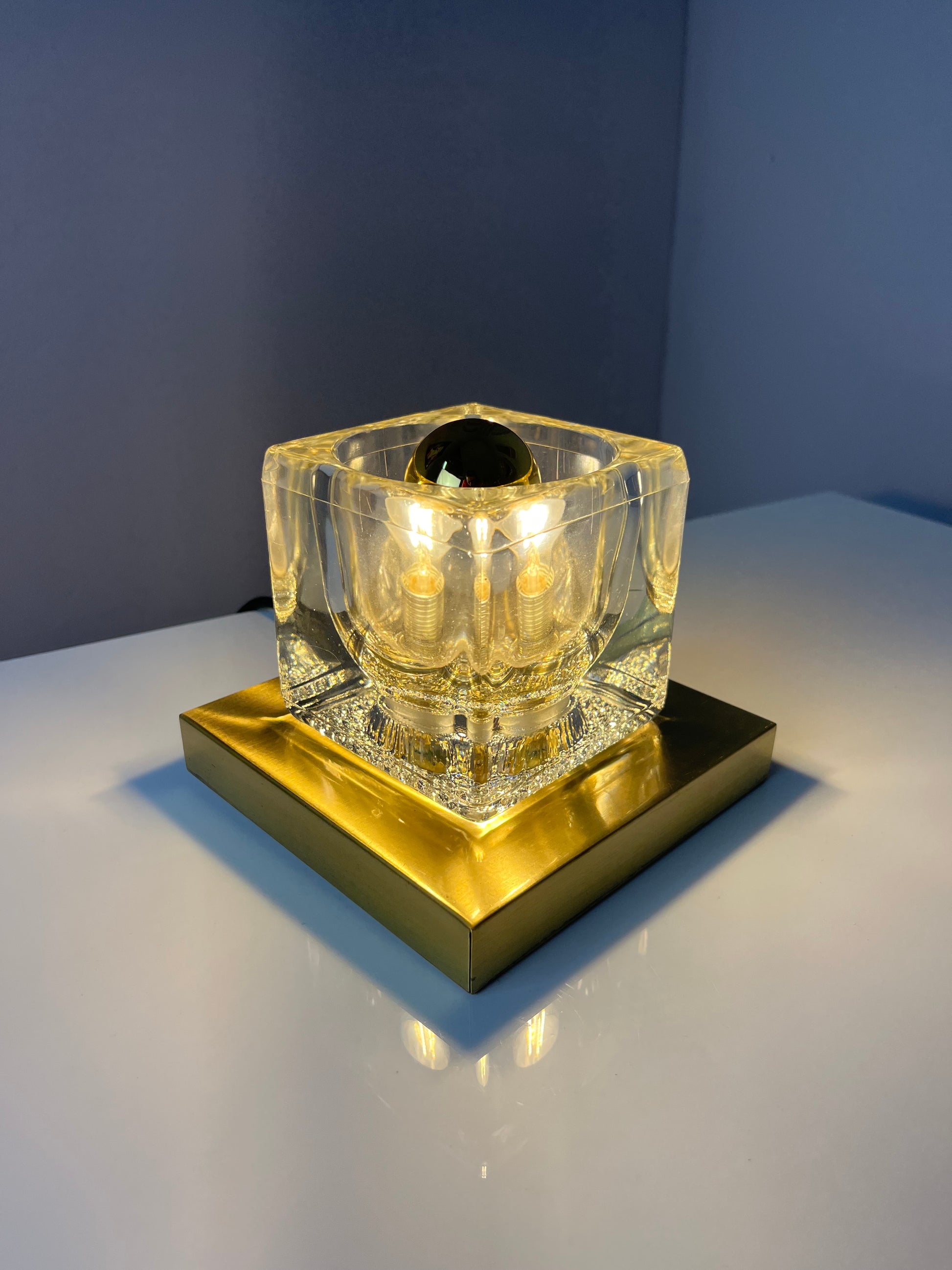 Wandlampe gold Glas mit Messingsockel von Peill & Putzler