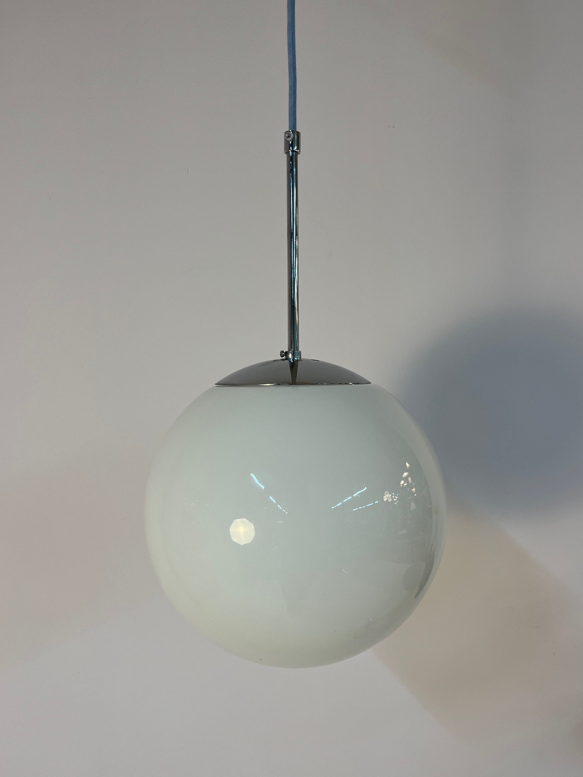 Kugellampe weiß Chrom Glas mit Stab
