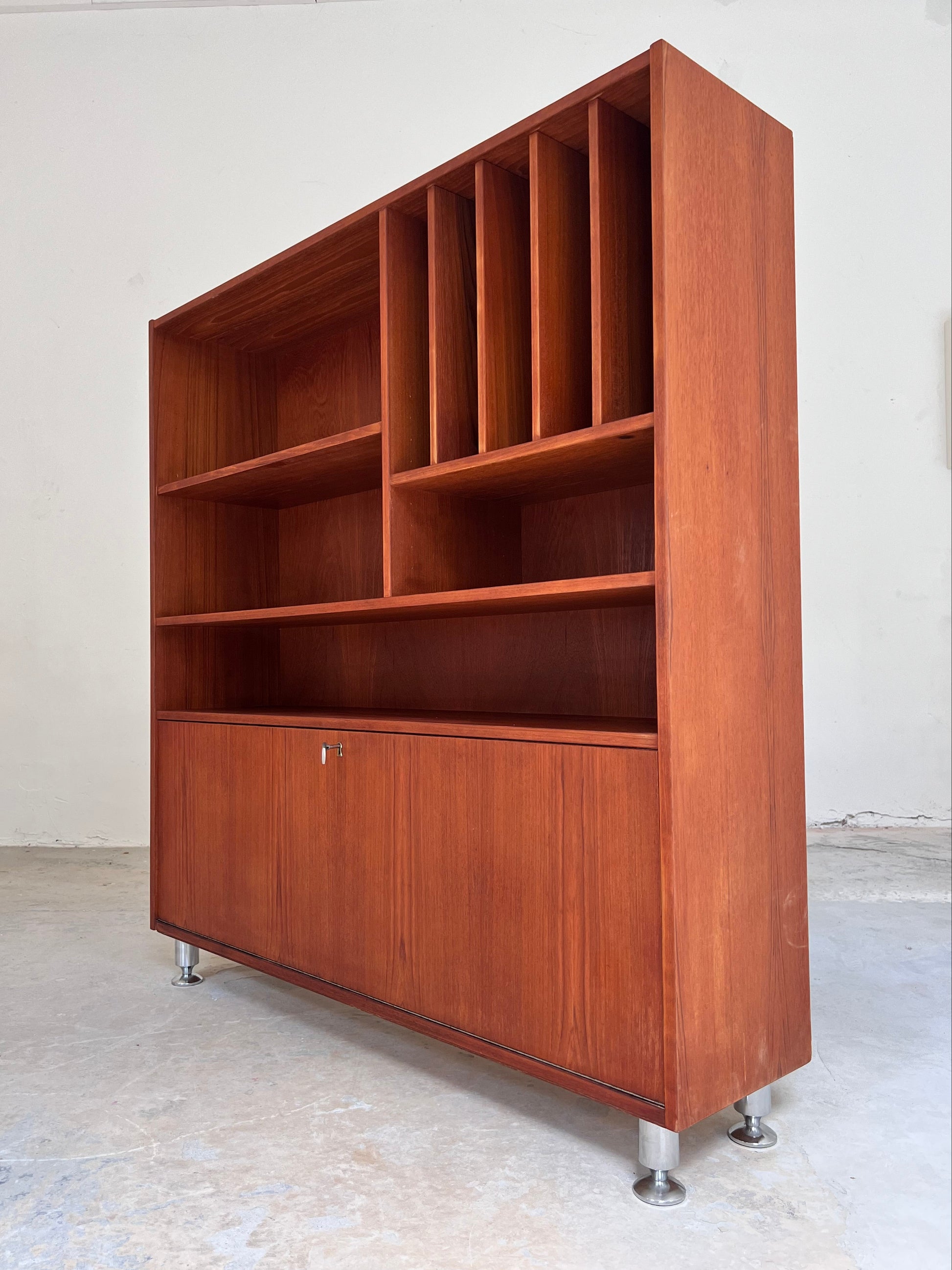 Bücherregal mit Klappfach Teak aus Dänemark