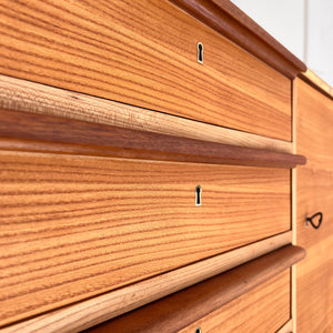 Sideboard Esche mit Schranktüren und Schubladen