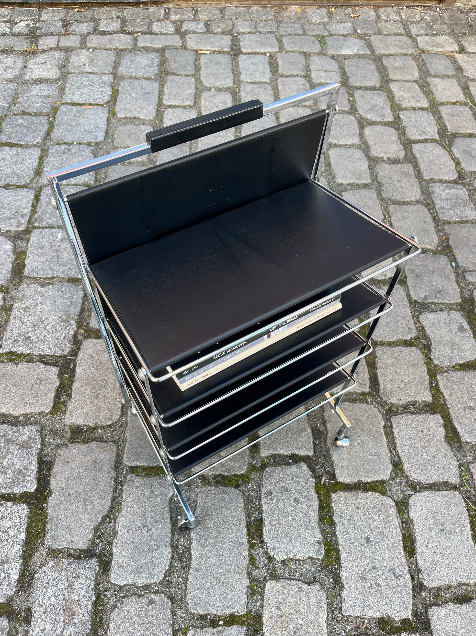 Zeitungsständer schwarz Chrom