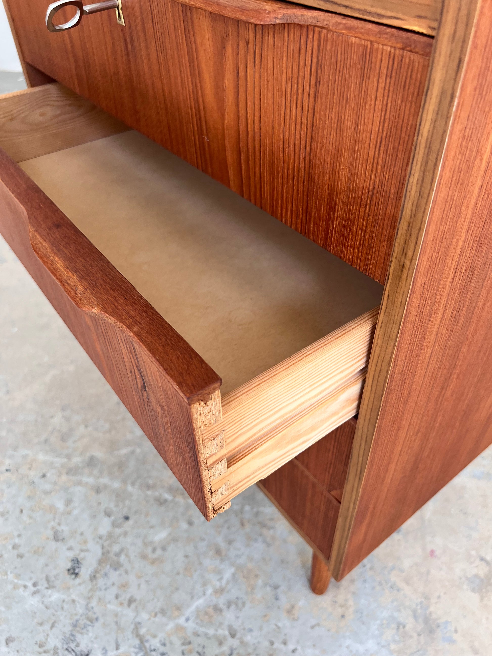 Kommode Teak mit Schloss aus Dänemark