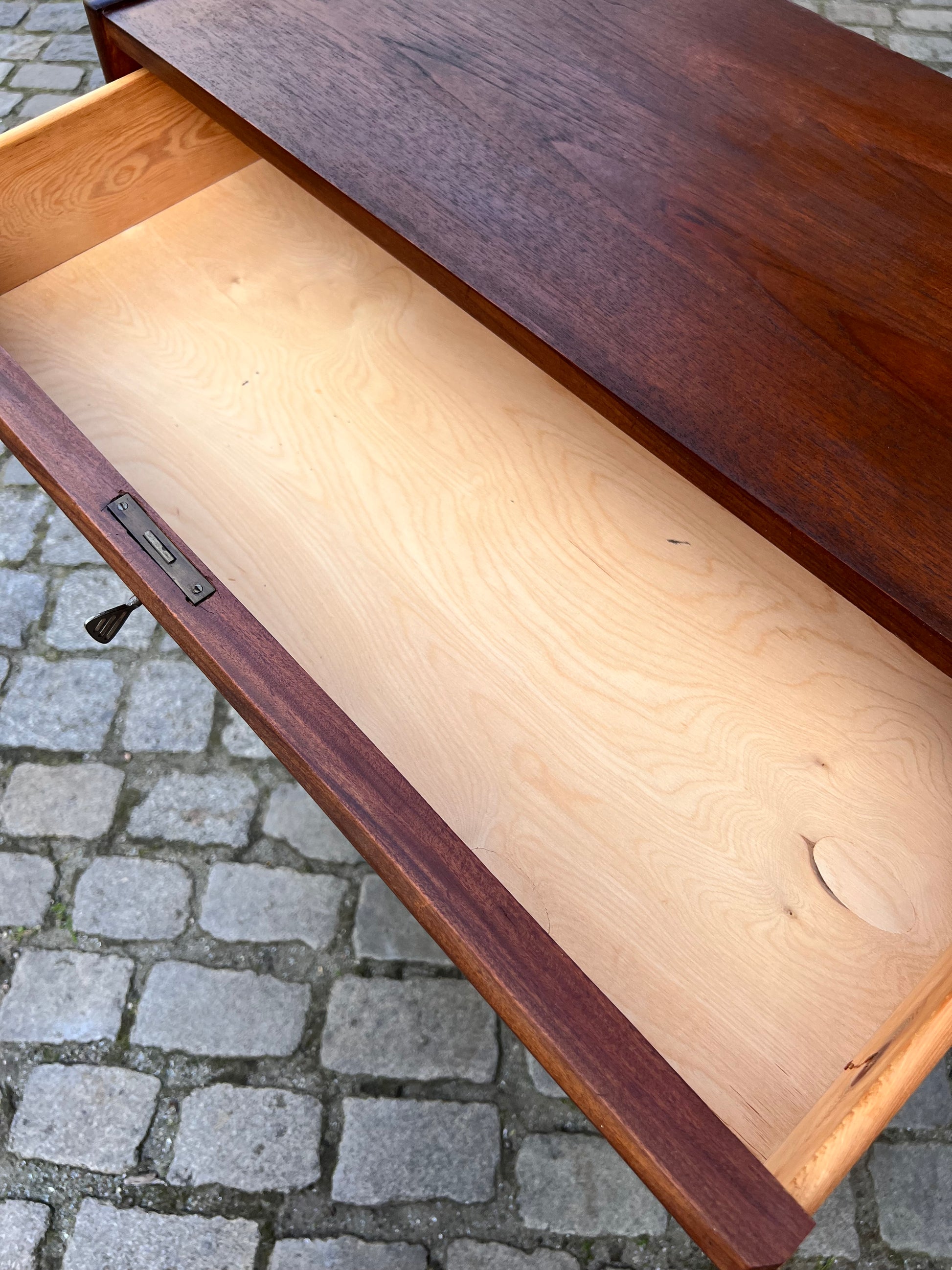 Kommode Teak mit Schloss aus Dänemark