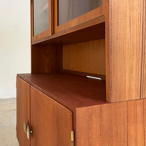 Vitrine Teak mit Schiebetüren von Hundevad