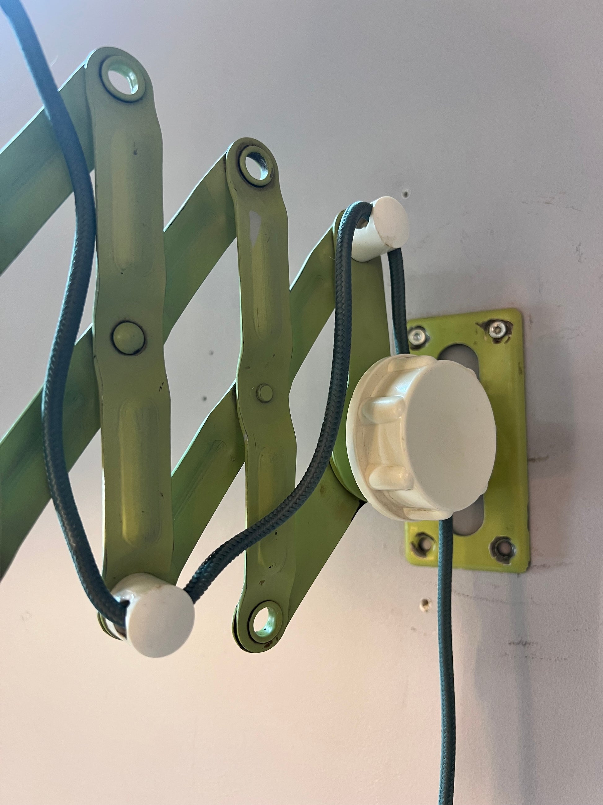 Scherenlampe mint creme von VEB Zweckleuchtenbau Dresden