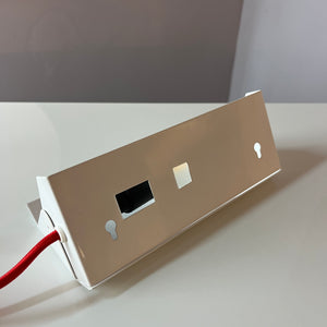 Wandlampe weiß Metall mit rotem Kabel