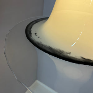 Trompetenlampe schwarz weiß Glas von Peill & Putzler