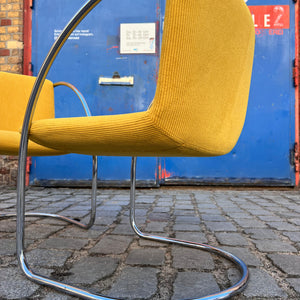 Freischwinger „Lens“ senfgelb Cord & Chrom von Giovanni Offredi für Saporiti Italia