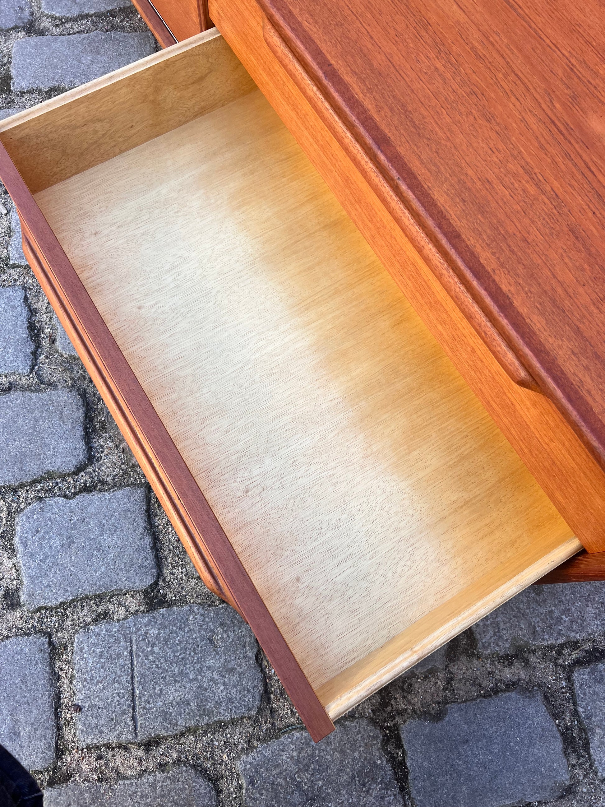 Lowboard Teak auf Hairpinlegs von rt Möbel