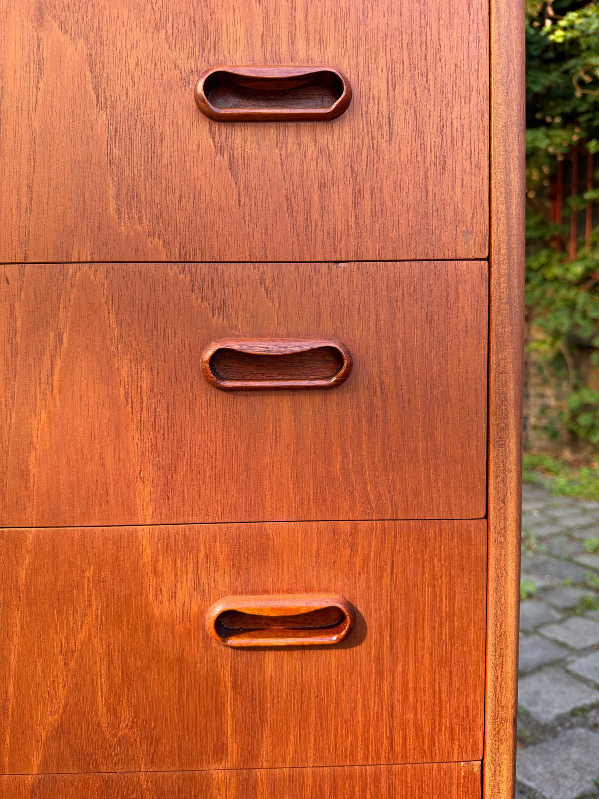 Kommode Teak mit Griffmulden von Kværndrup Møbelfabrik