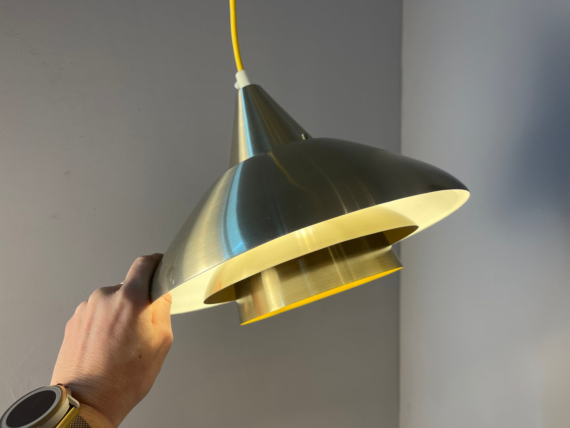 Lamellenlampe Silber Messing mit gelbem Innenleben von Granhaga