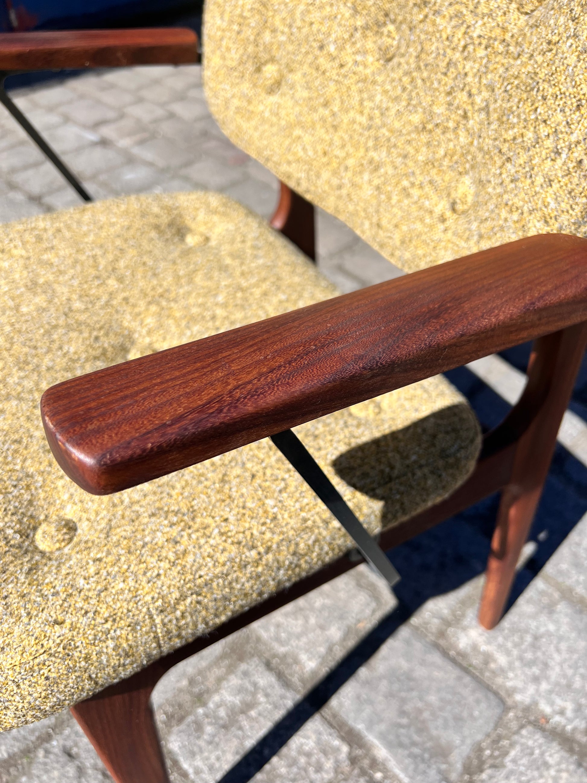 Armlehnstuhl hellgrün Teak neu gepolstert