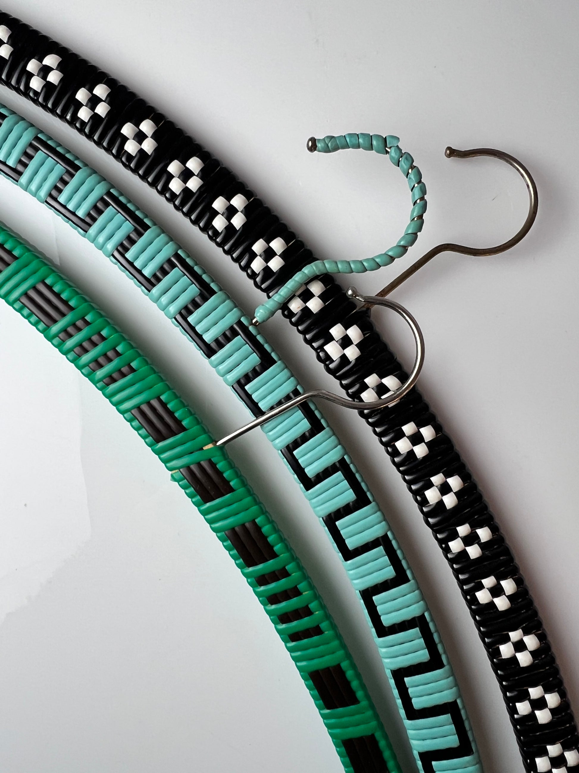 Set: 3x Kleiderbügel grün schwarz