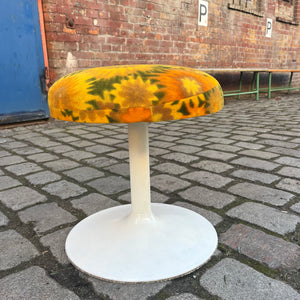 Hocker Flowerpower gelb grün 70er Tulpenfuß
