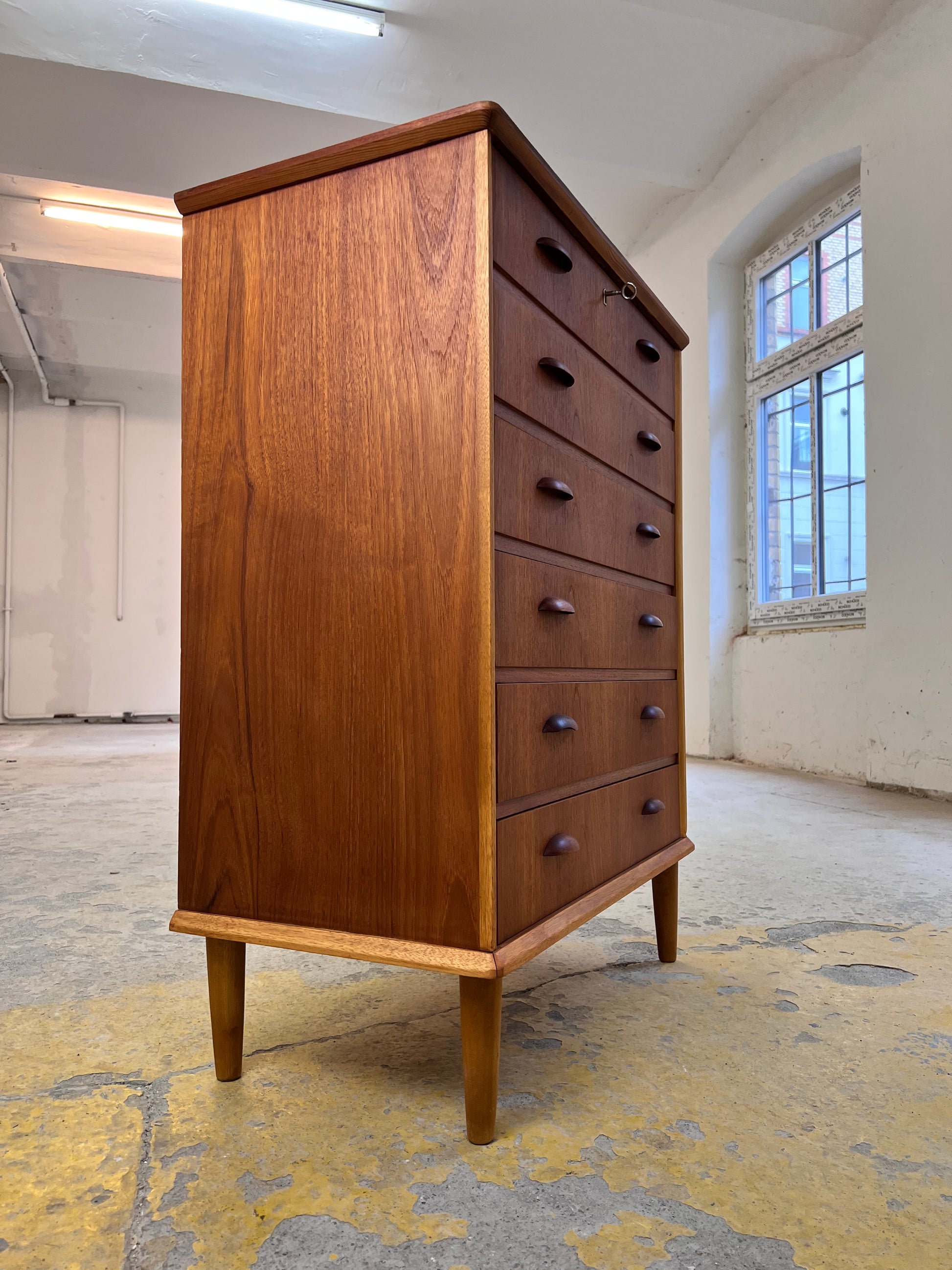 Kommode Teak mit Muschelgriffen aus Dänemark