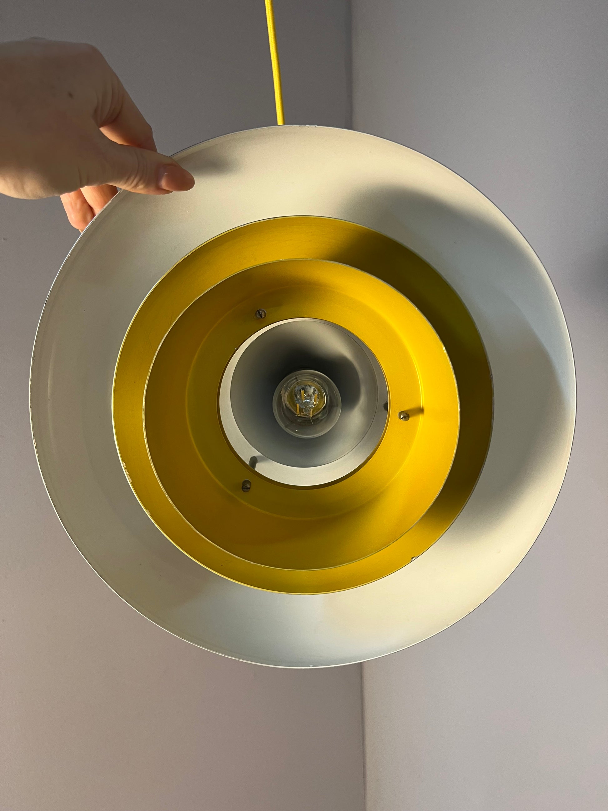 Lamellenlampe Silber Messing mit gelbem Innenleben von Granhaga