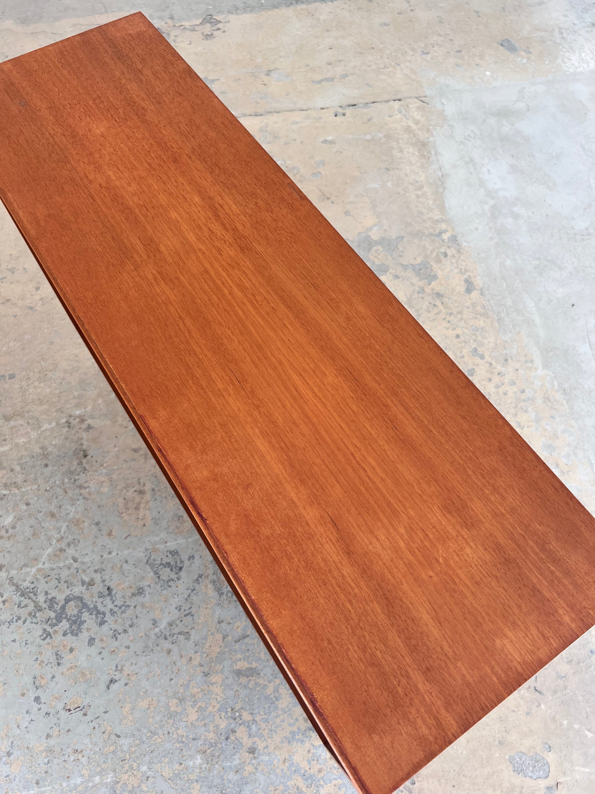 Regal Teak mit neuen Chromfüßen von Søborg Møbelfabrik