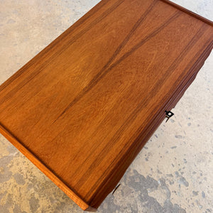 Kommode Teak mit Holz- & Messinggriffen aus Dänemark