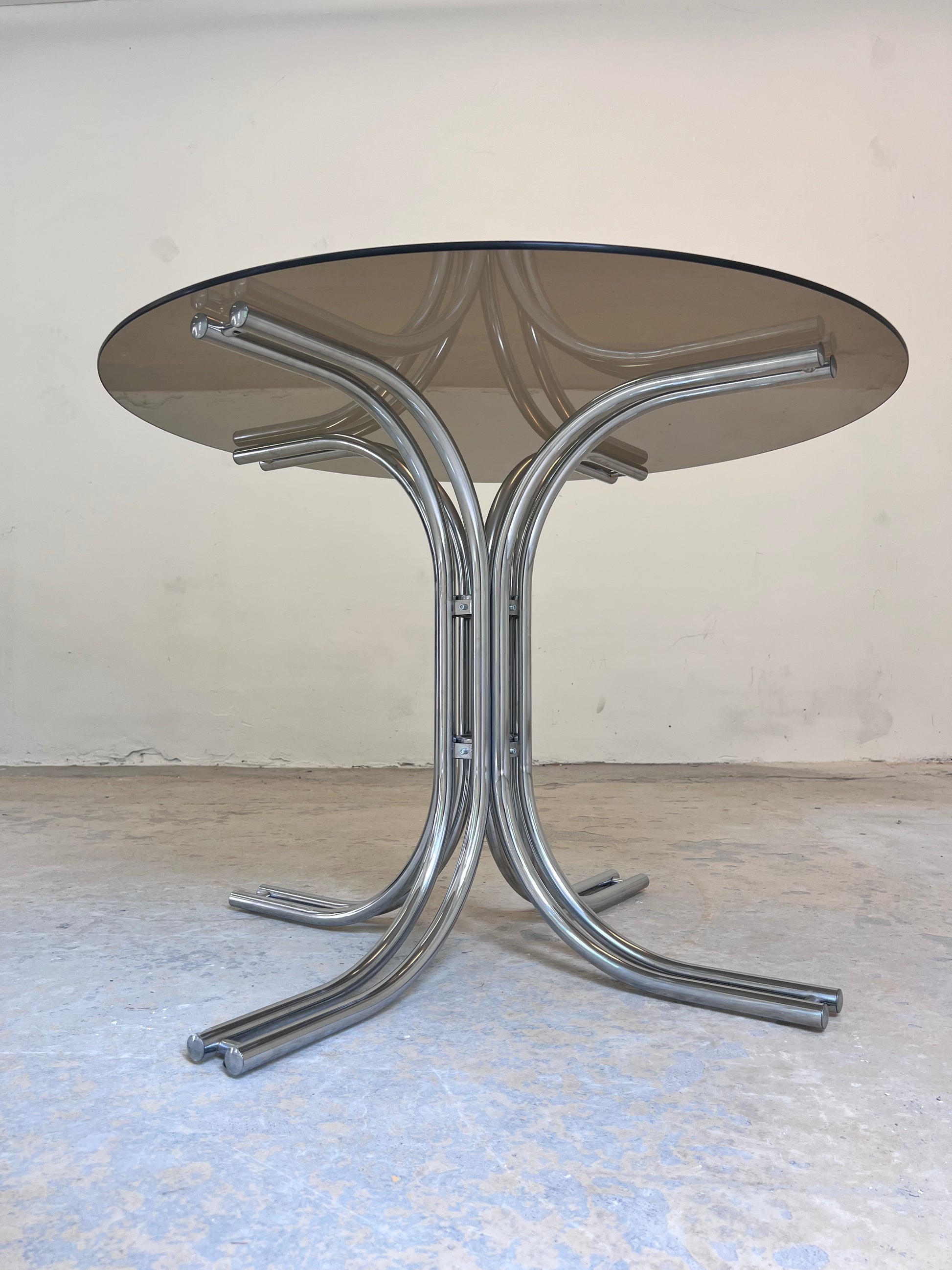 Runder Esstisch getöntes Glas & Chrom