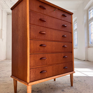 Kommode Teak mit Details in Eiche & Muschelgriffen aus Dänemark