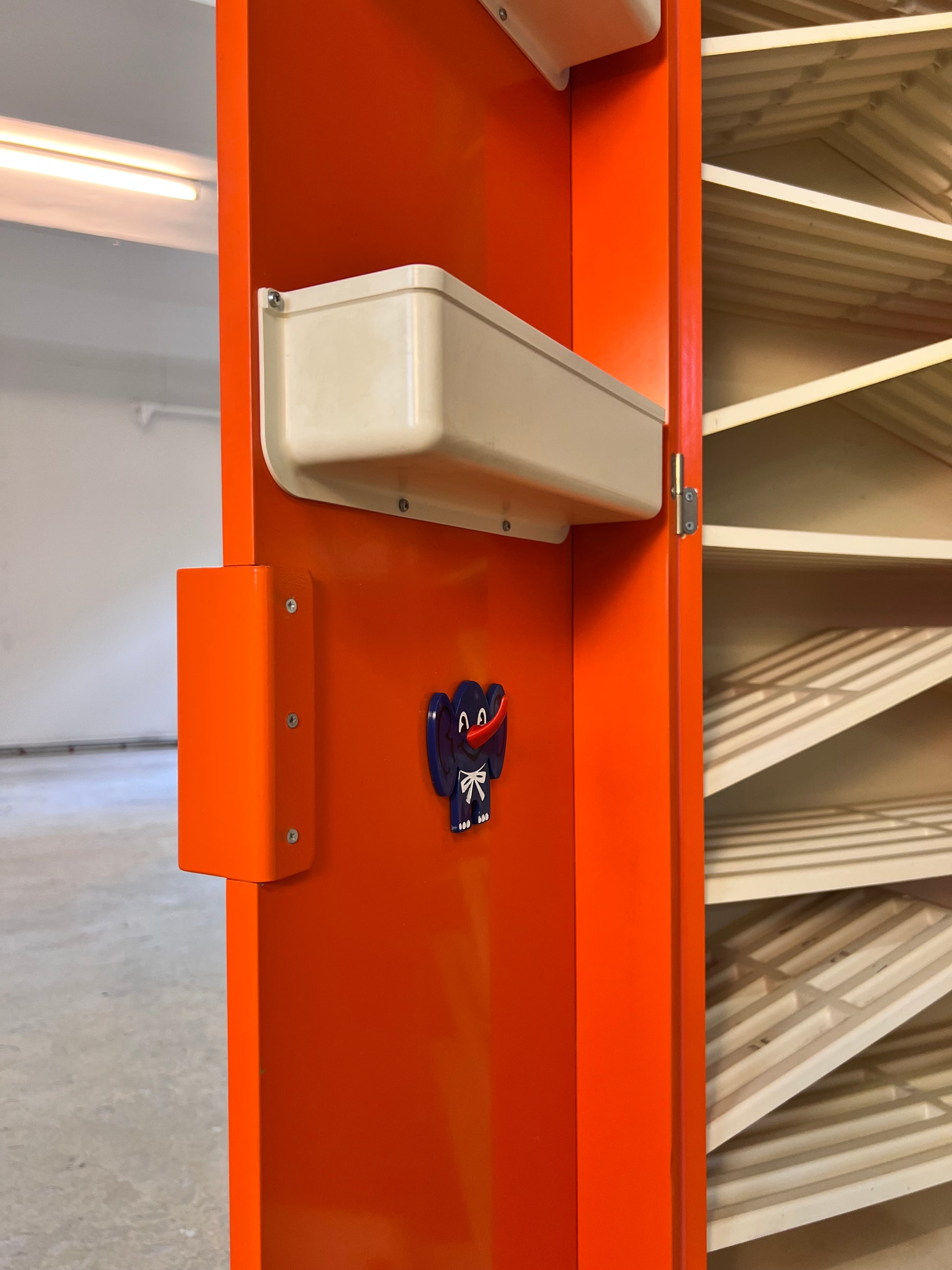 Schuhschrank orange von Schönbuch