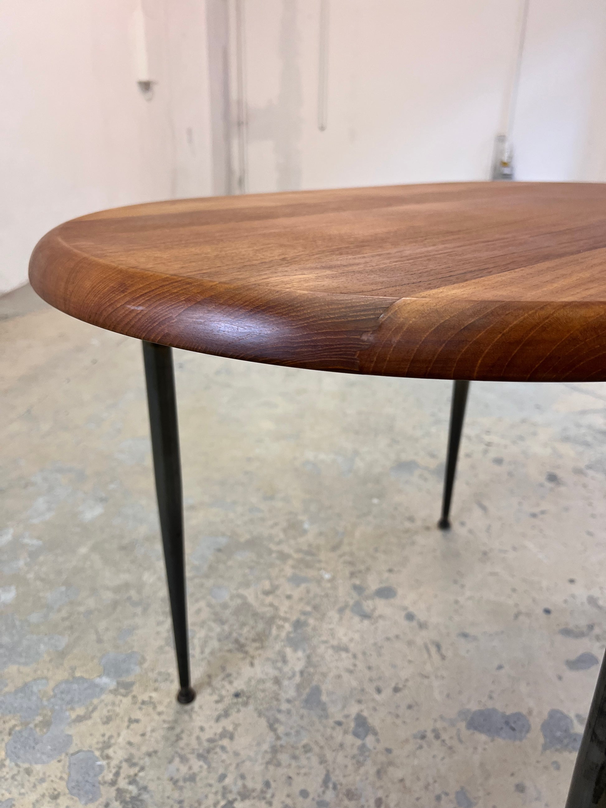 Esstisch Teak mit Metallbeinen von Niels Bach