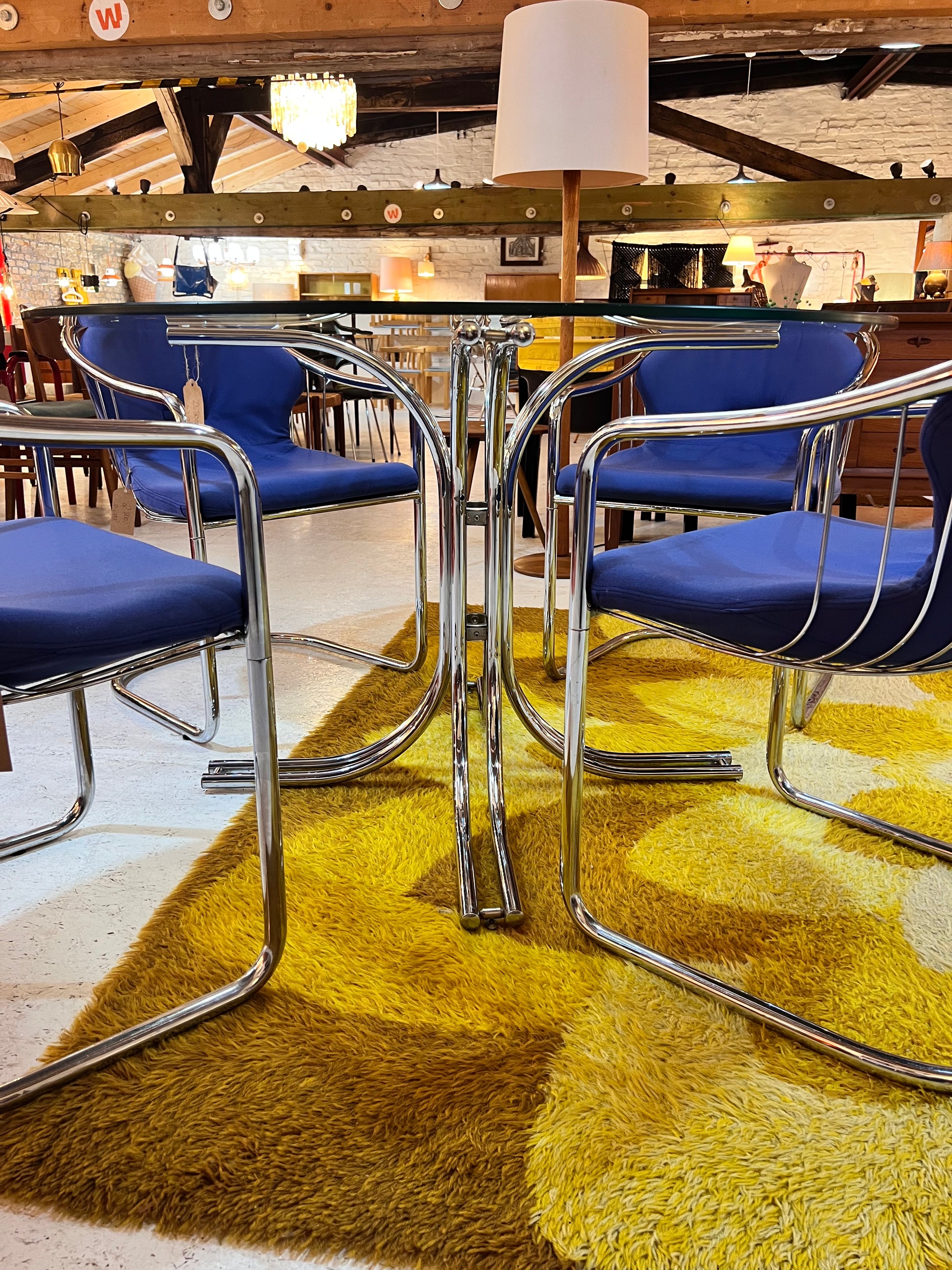 Set: 4x Freischwinger Chrom blau und runder Glastisch von Gastone Rinaldi für Alma