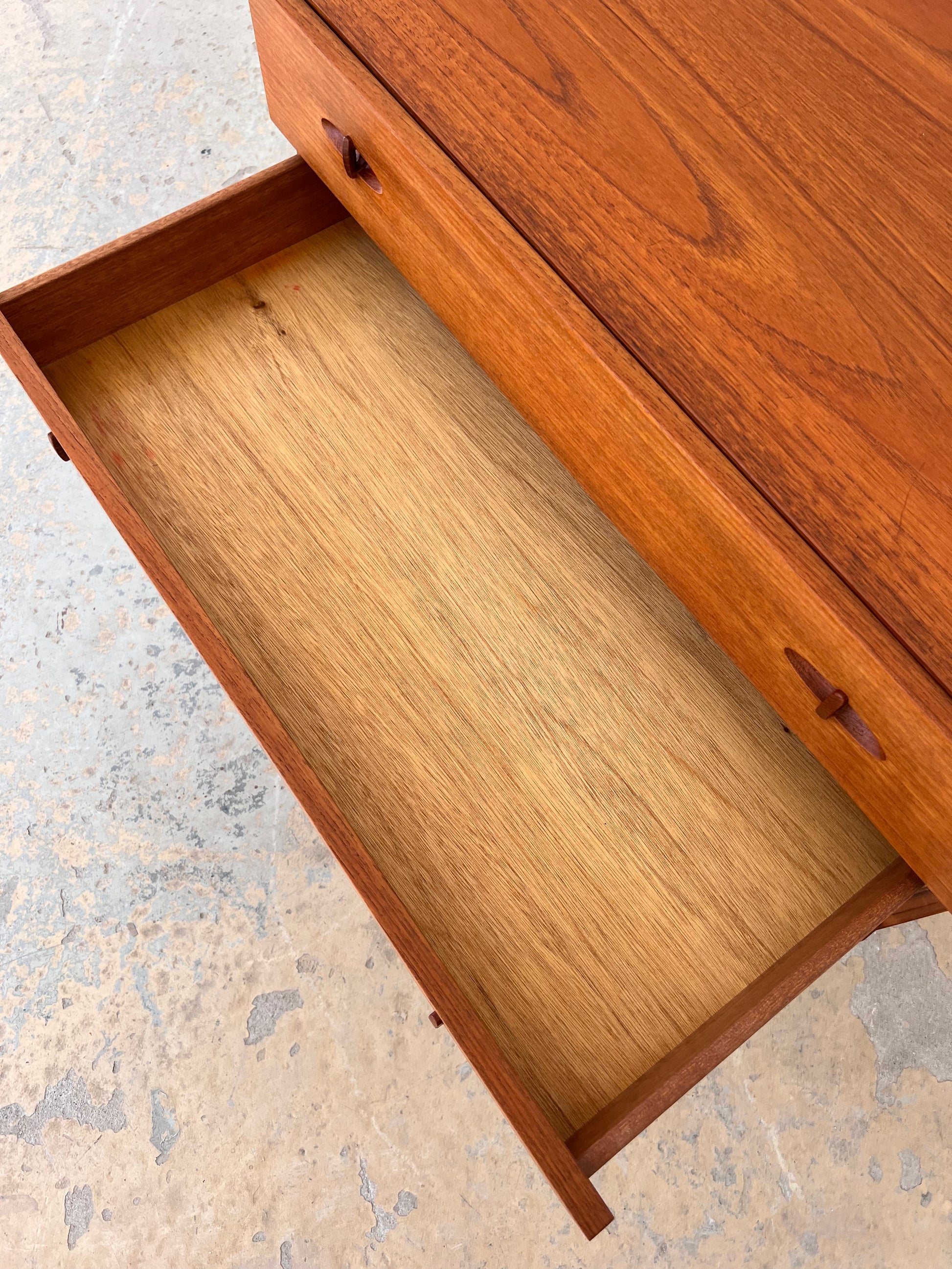 Kommode Teak mit neuen Chromfüßen von H. W. Klein für Bramin