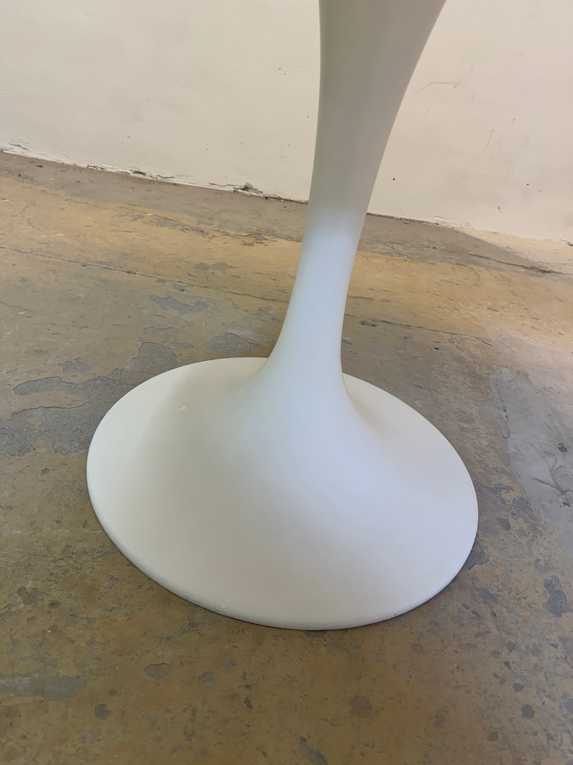 Runder Tulip Esstisch weiß Fiberglas