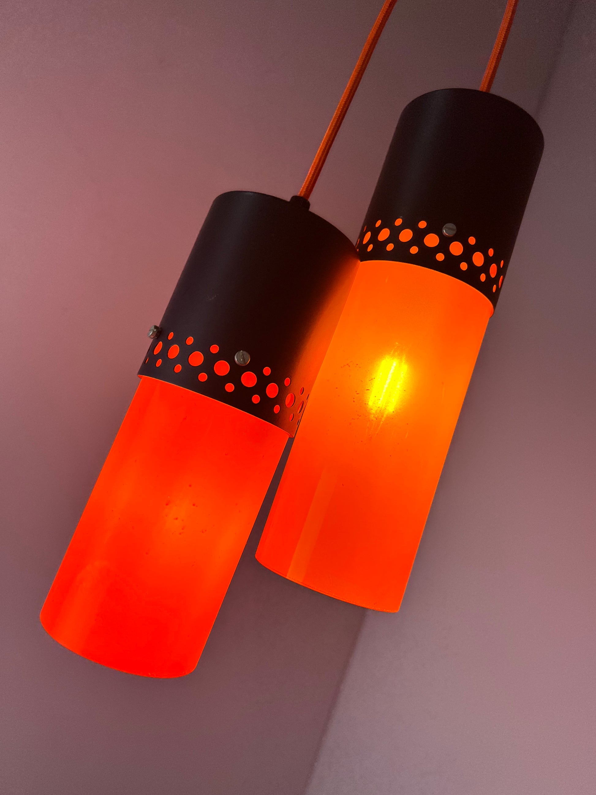 Hängelampe orange schwarz Kunststoff Metall