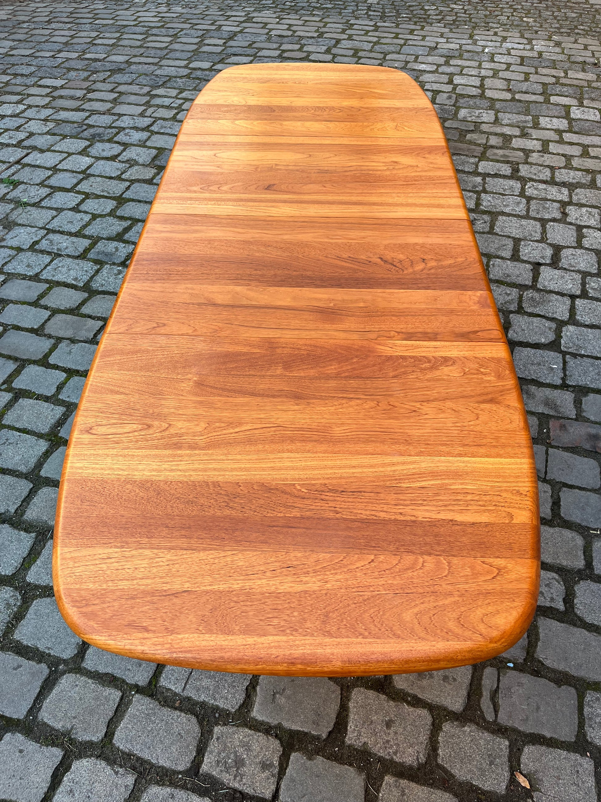 Ausziehbarer Esstisch Teak mit integriertem Fach für Platten