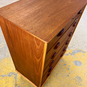 Kommode Teak mit Muschelgriffen aus Dänemark