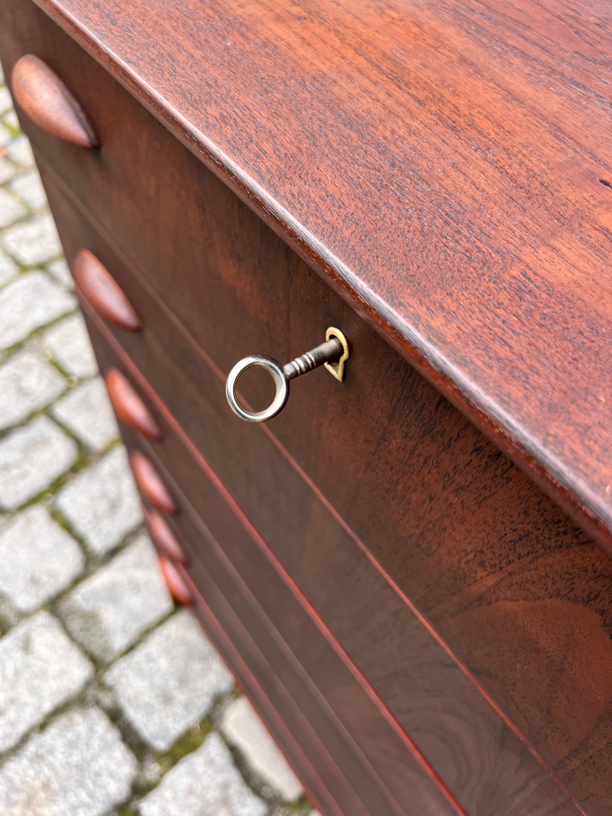 Kommode Teak mit Schloss aus Dänemark