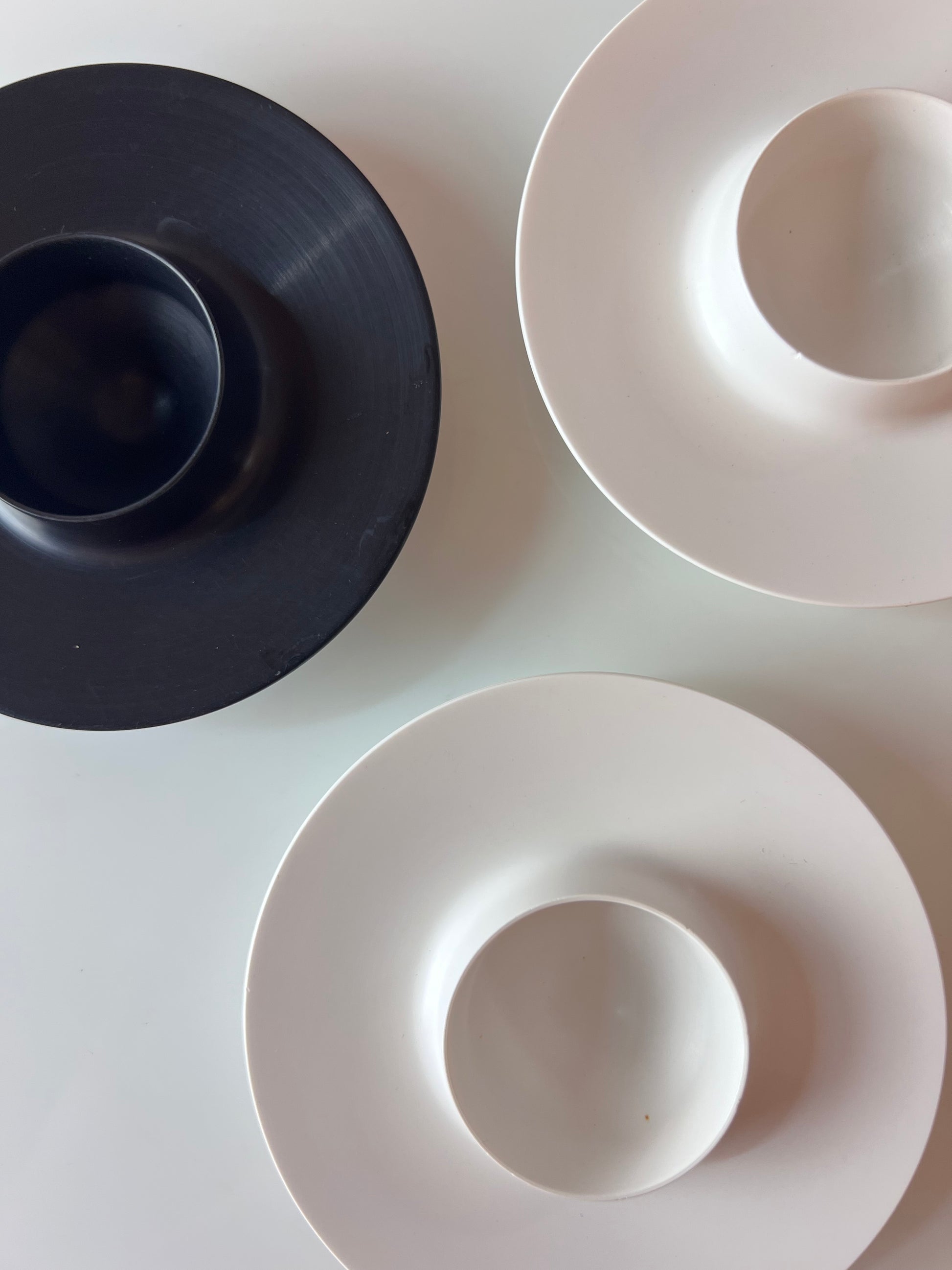 Set: 3x Eierbecher schwarz weiß Melamin von Torben Ørskov