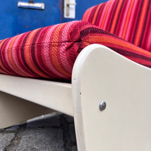 Sessel 70er pink gestreift